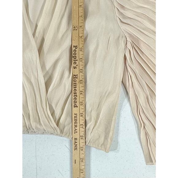 Alice + Olivia Cross Front Surplice Top Size XS Cream  Pleated Sleeves Silk READ - Picture 8 of 12